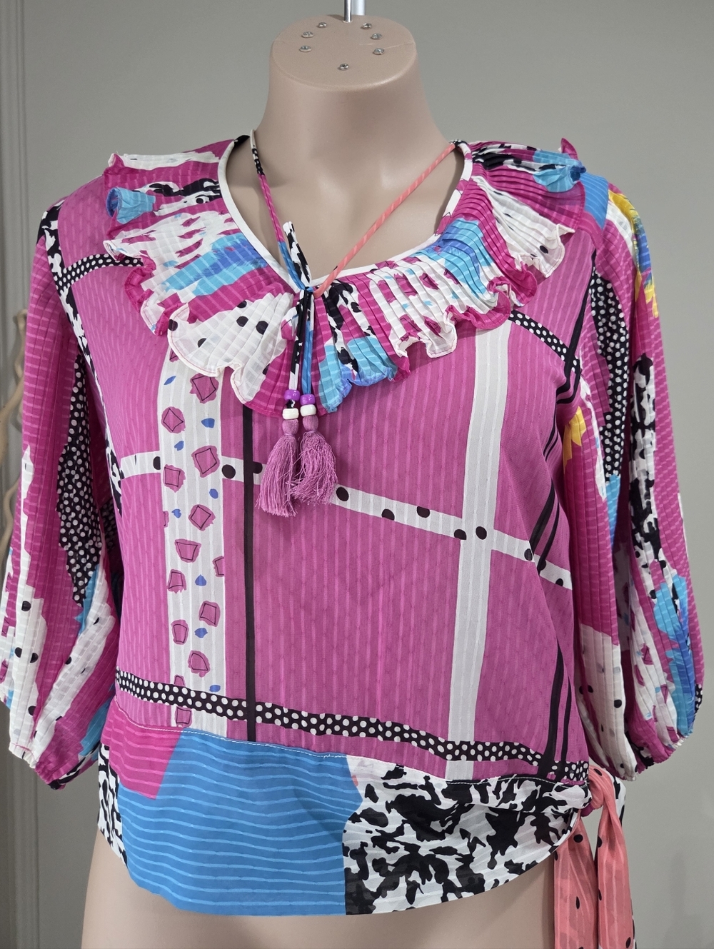 Vintage Diane Freis Women’s Pink Patterned Ruffle Neck Blouse Sz.L